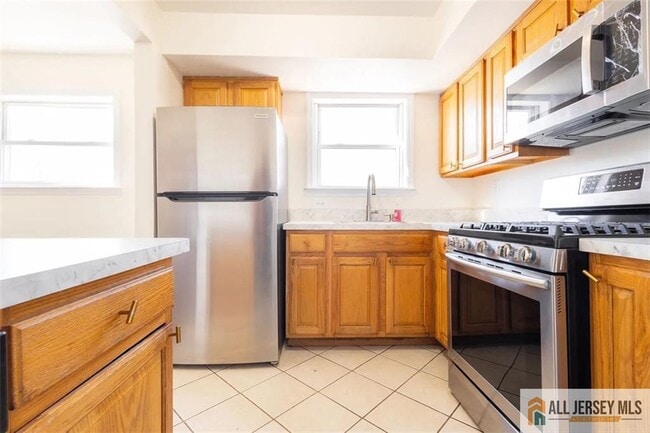Building Photo - 234 Inza St