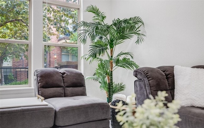 Building Photo - Updated 2BD, 2.5BA Townhome in Centennial ...
