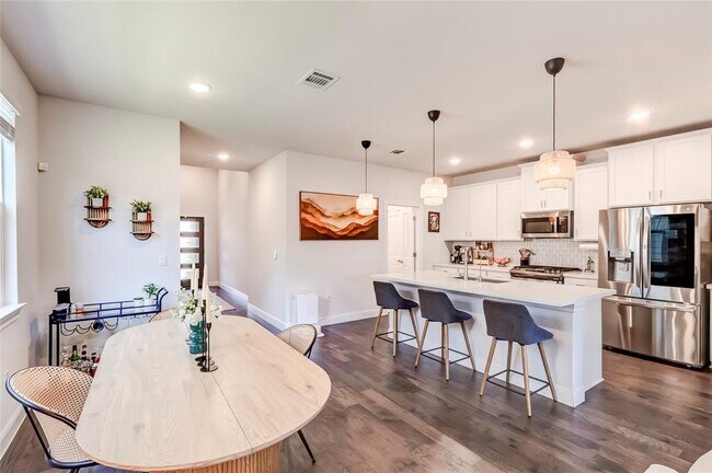 Building Photo - 15805 Oglethorpe Dr
