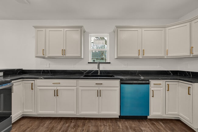 Building Photo - 1017 W Newton St