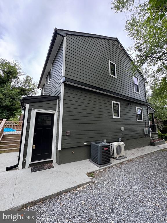 Building Photo - 4252 Dix St NE