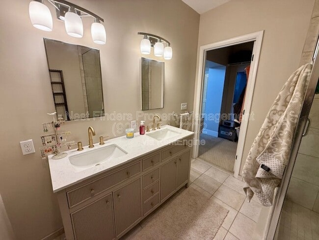 Building Photo - 2525 College St