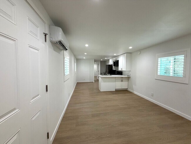 Building Photo - Charming 2 bed 2 bath home in Simi Valley!