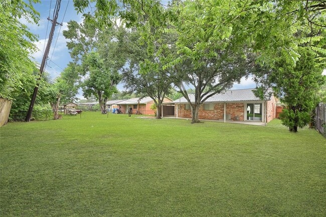 Building Photo - 10914 Twig Dr