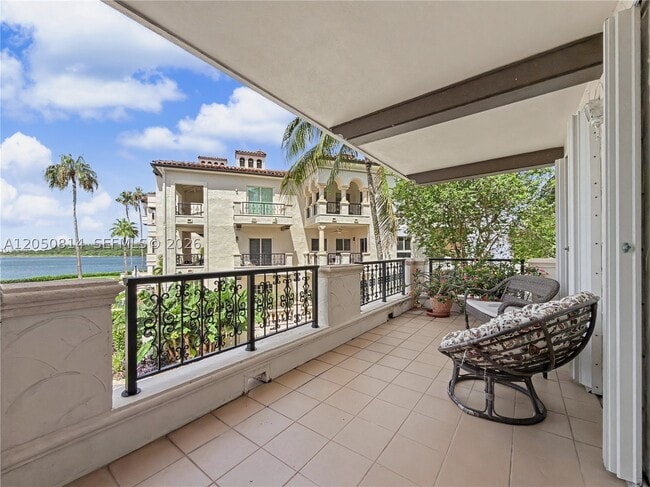 Building Photo - 2124 Fisher Island Dr