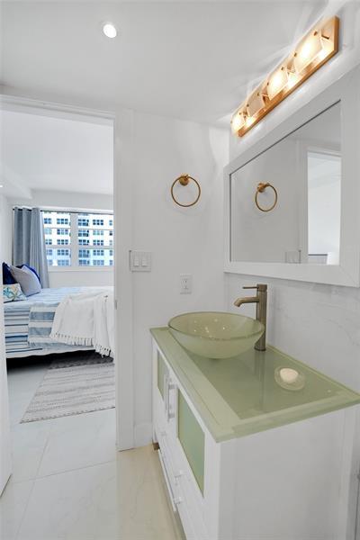 Building Photo - 3430 Galt Ocean Dr