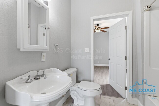 Building Photo - 4319 Lewis St