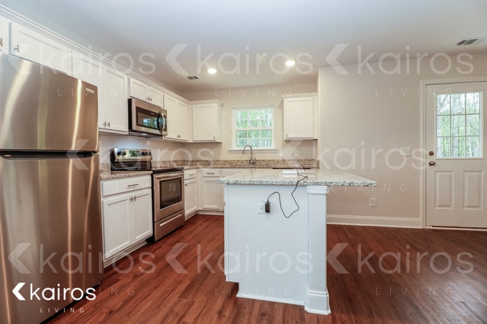 Building Photo - 229 Western Red Cedar Dr