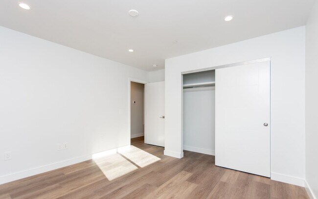 Building Photo - DunstanSt - 2270