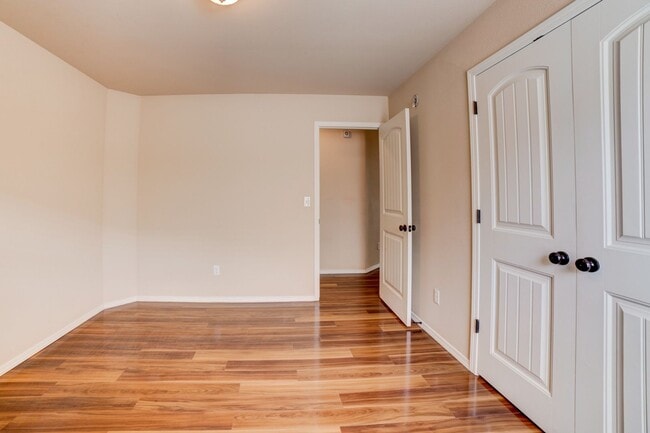 Building Photo - Tulsa Beauty Available Beginning of Januar...