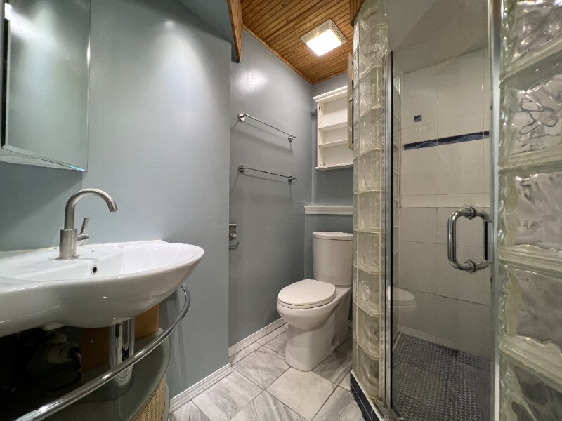 Building Photo - 1755 Fountainbleu Dr