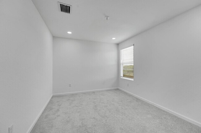 Building Photo - 662 Carlyle Wy