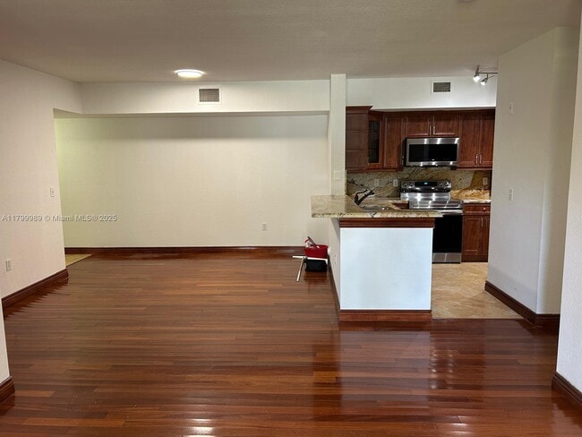 Building Photo - 2516 Centergate Dr