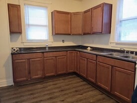 Building Photo - 608 N Driver St