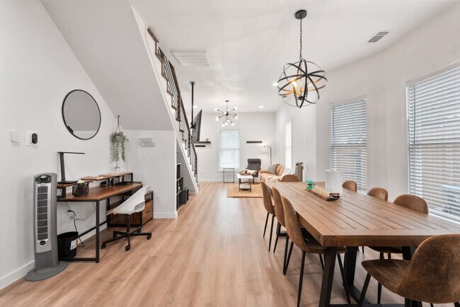 Building Photo - 921 E Hattie St