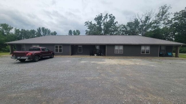 Building Photo - 3/1 Apartment in Batesville • Water Included • Commutable