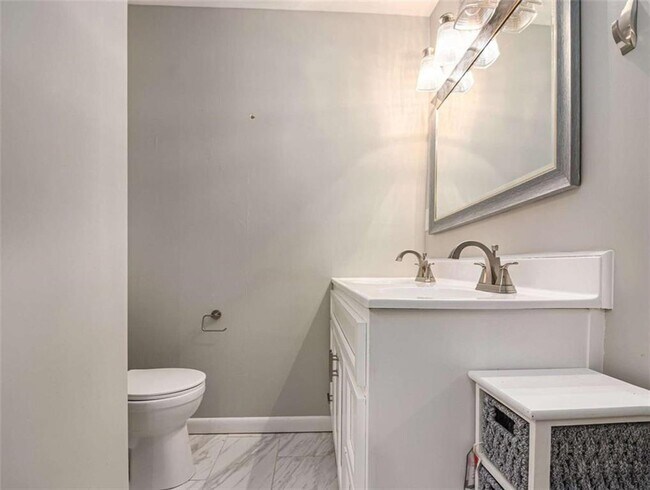 Building Photo - 3590 Cloudland Dr