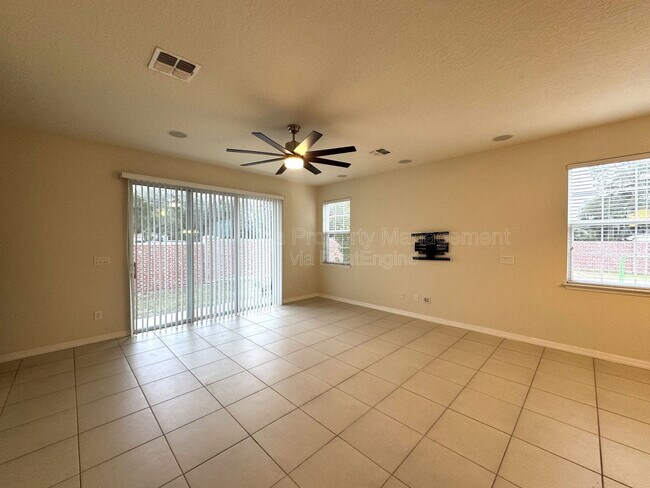 Building Photo - 590 Prospect Point