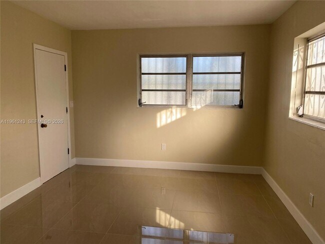 Building Photo - 1158 SW 11th Ave