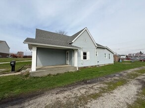 Building Photo - House for Rent