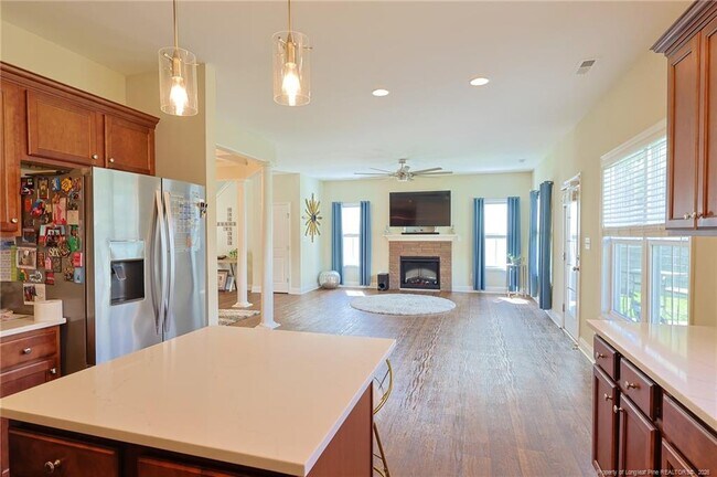 Building Photo - 1641 Mount Rainer Dr