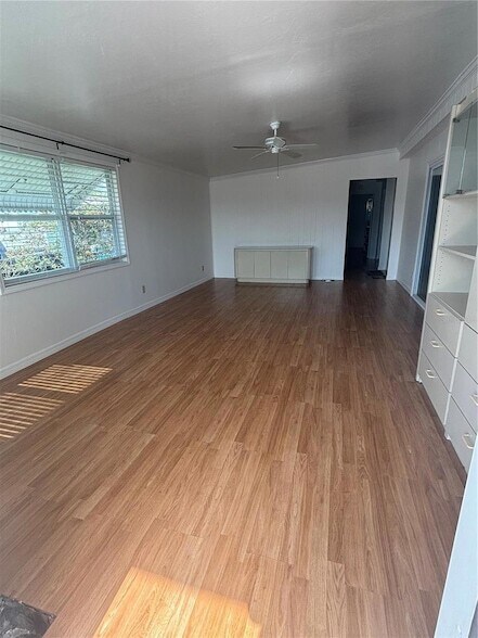 Building Photo - 5236 Kenwood Ave