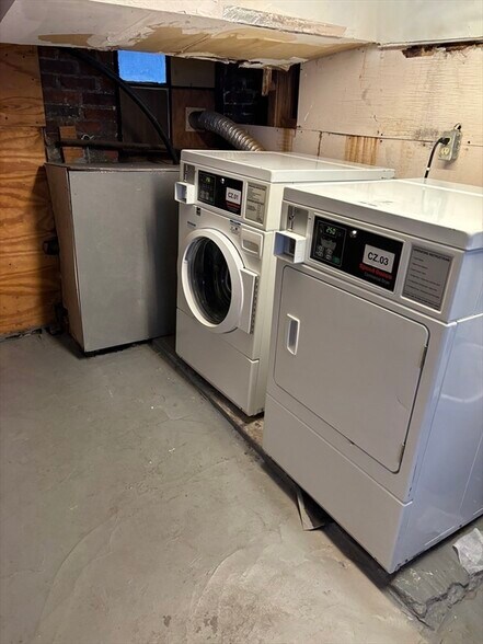 Building Photo - 11 Irving St