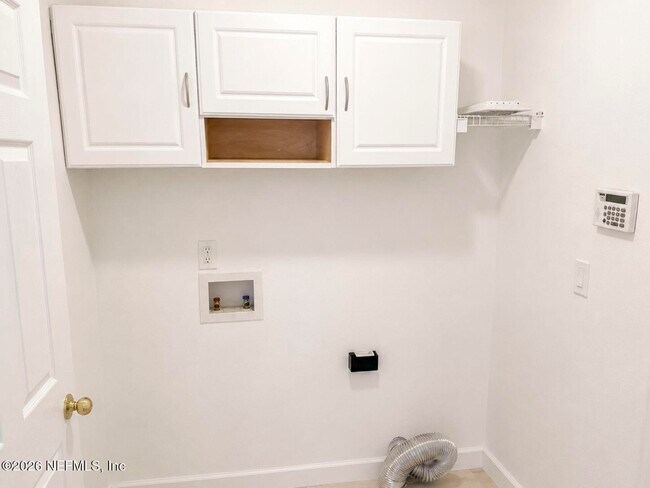 Building Photo - 760 S Lilac Loop