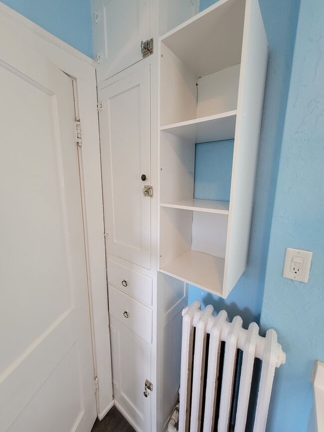 Building Photo - Beautiful Cedar Falls Home