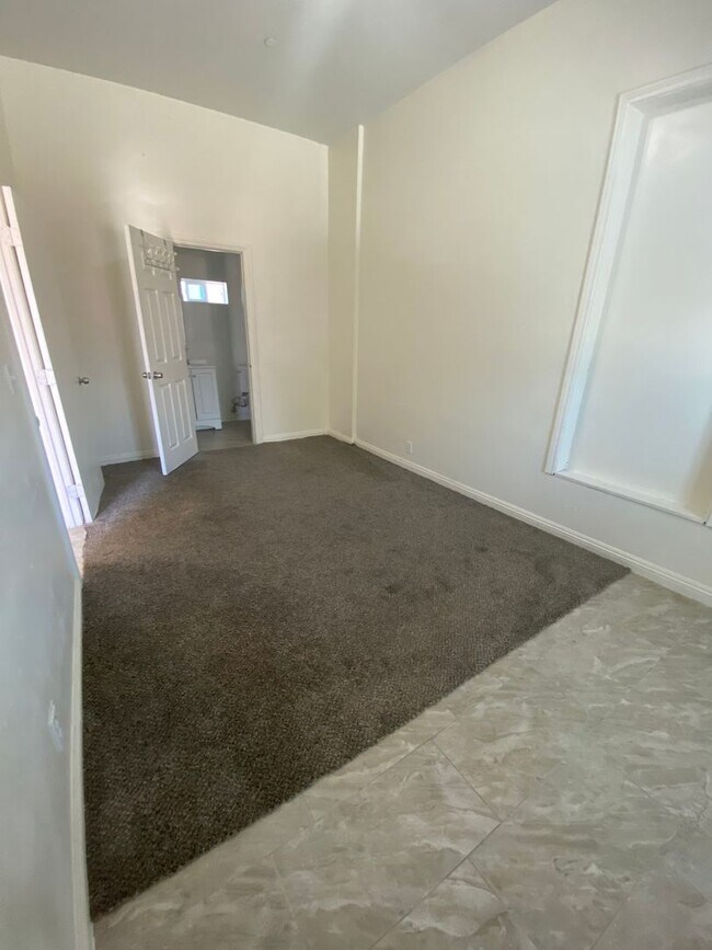 Building Photo - 1349 Peach Ave
