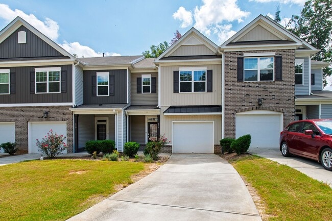 Building Photo - Serene Cul-de-Sac Retreat: 3BR Hillsboroug...