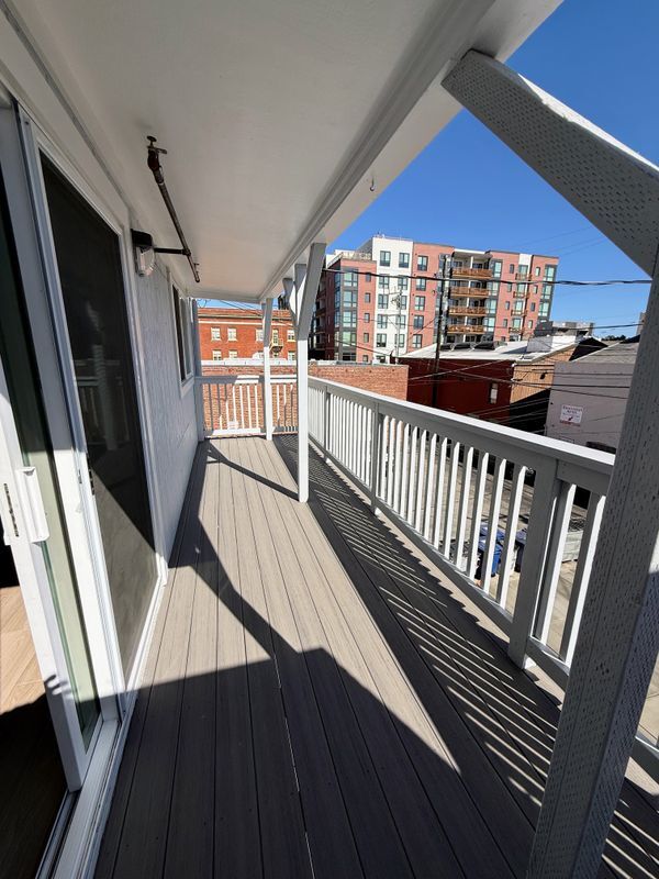 Building Photo - 318 3rd Ln