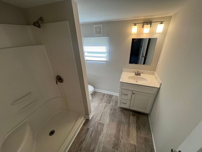 Building Photo - Introducing a charming 4-bedroom, 2-bathroom house in the desirable Gastonia, NC area