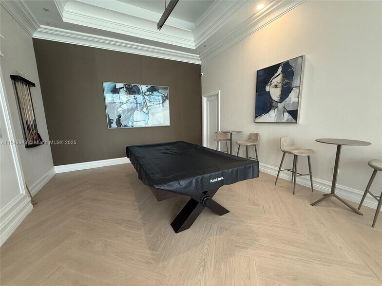 Game Room - 16500 Collins Ave