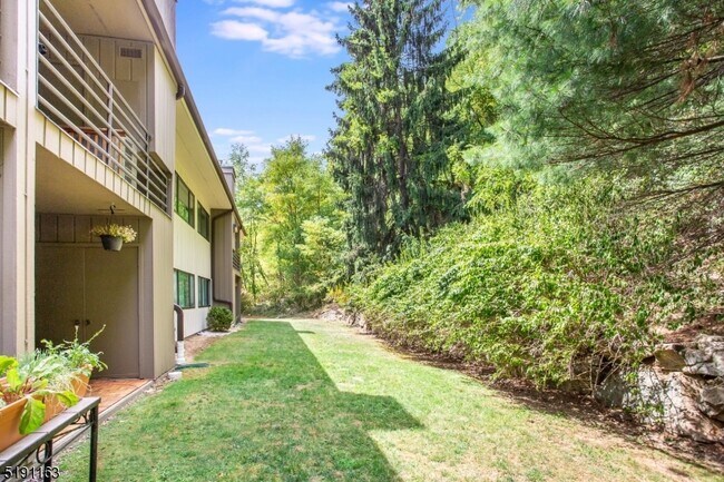 Building Photo - 41 Mt Kemble Ave