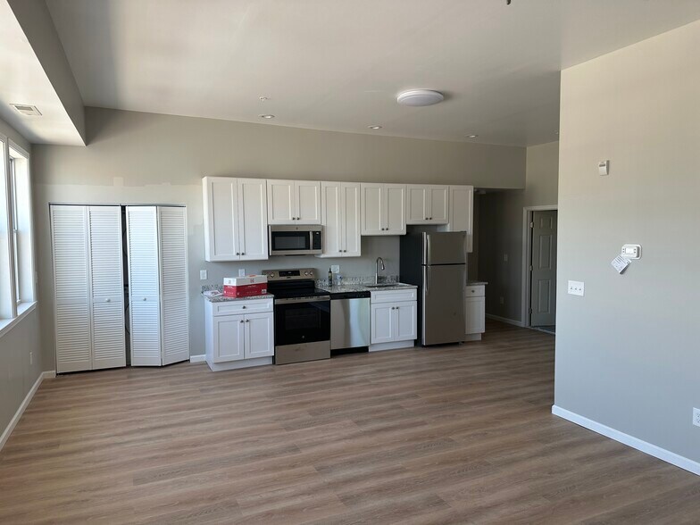 Building Photo - 6201 Eastern Ave