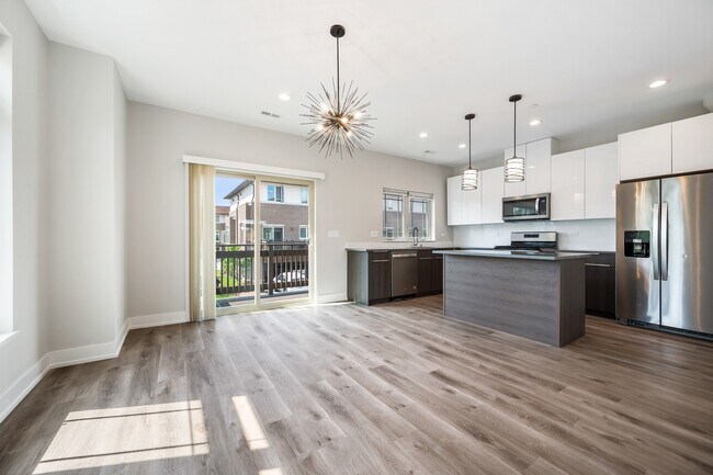 Building Photo - 39 Forest Ave