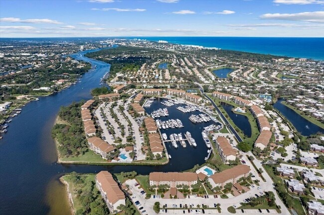 Building Photo - 2001 Marina Isle Way