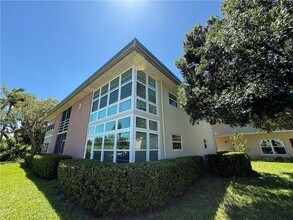 Building Photo - 3 Vis Gdns Trl