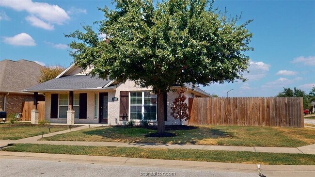 Building Photo - 3925 Devrne Dr