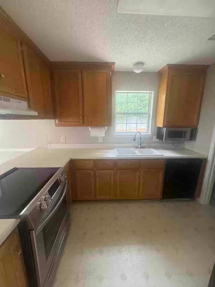 Building Photo - 210 Chadwyck Cir