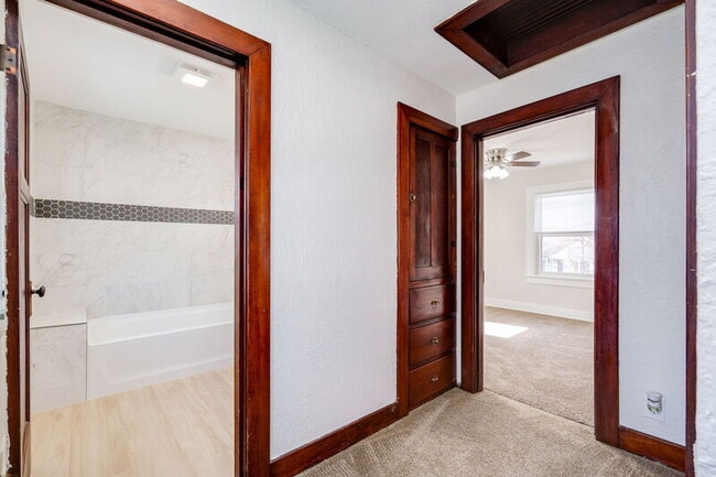 Building Photo - 2824 Dwight Ave