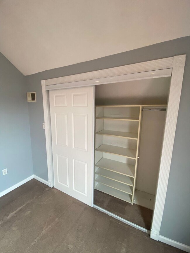 Building Photo - 233 S State Rd