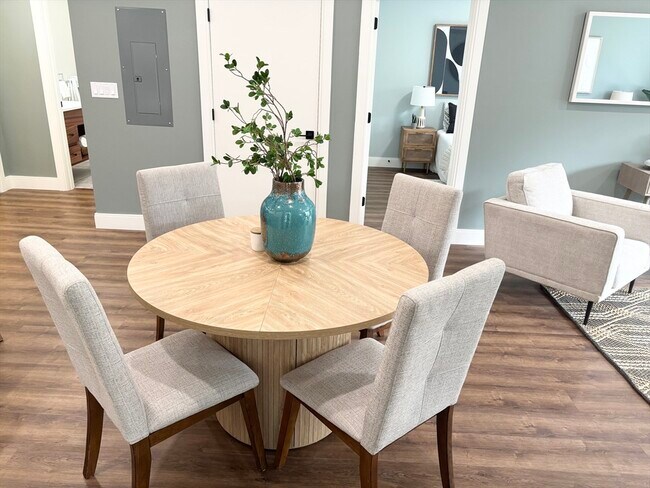 Building Photo - 1391 Main St