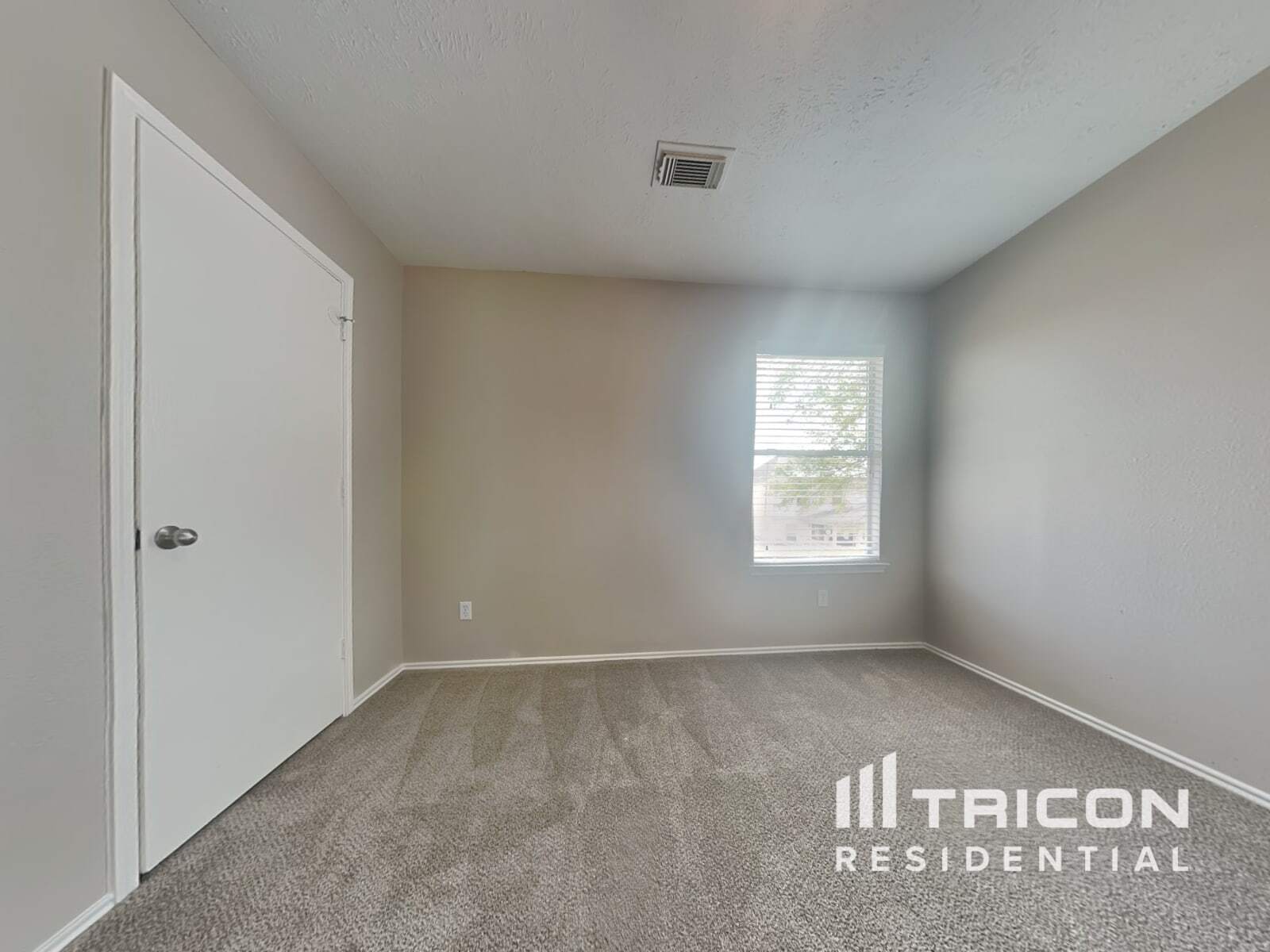 Building Photo - 16783 Fallen Timbers Dr