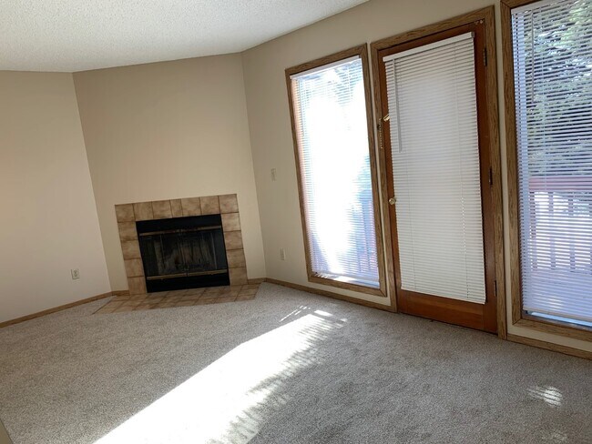 Building Photo - Beautiful Townhome in Colorado Spings