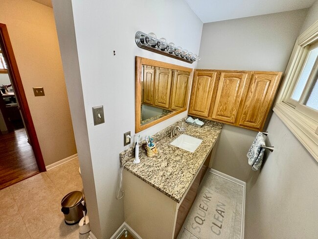 Building Photo - 325 Kishwaukee Dr