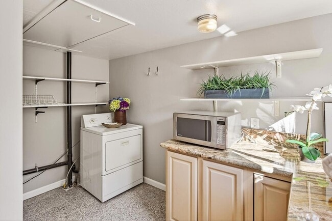 Building Photo - 18732 Afton Ave