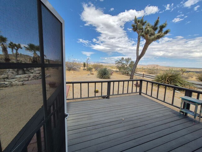 Building Photo - Joshua Tree Home with Awesome Views!