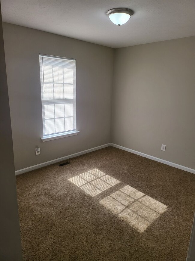 Building Photo - Large 3br 2ba with garage and privacy fence in Antioch, Tn